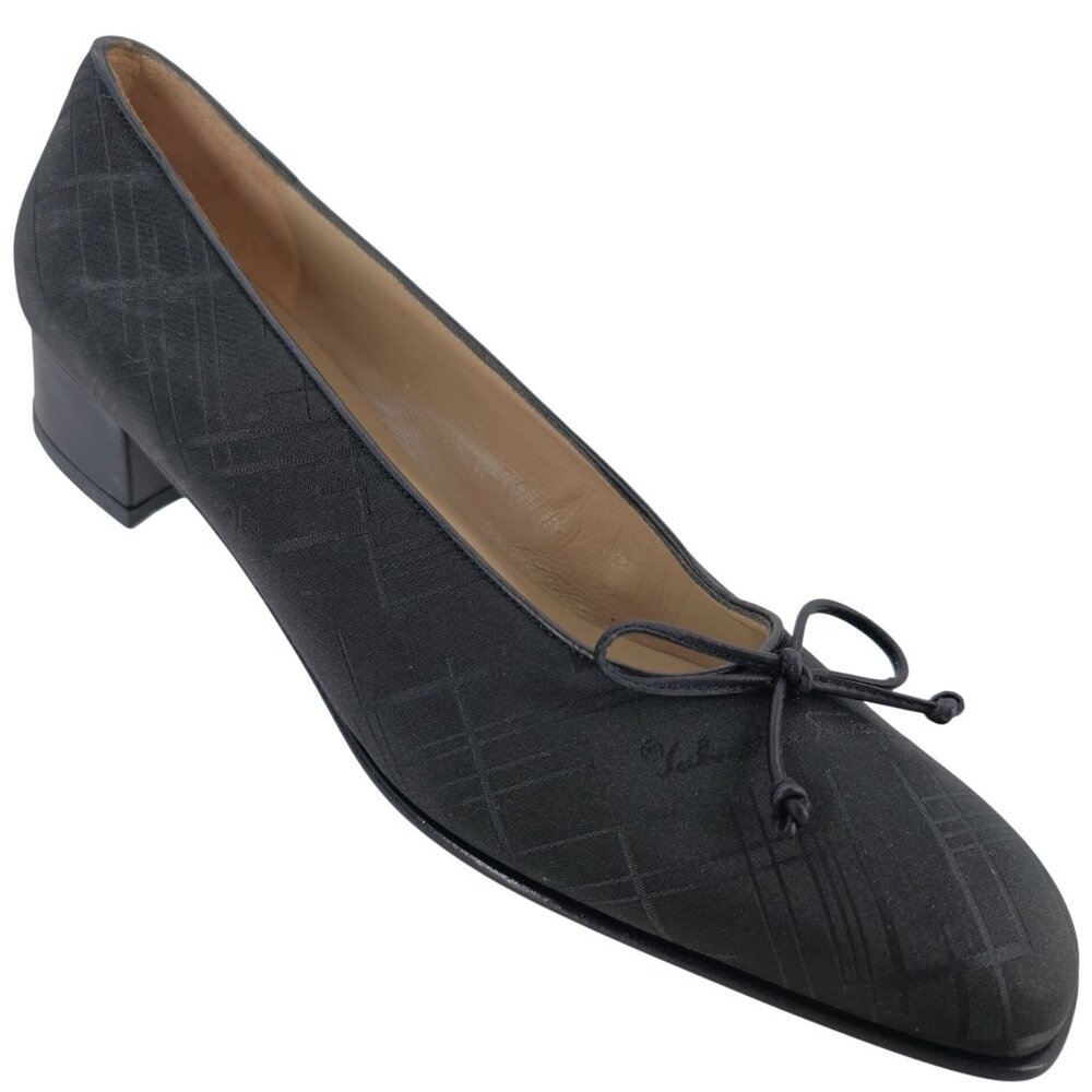 NEW Salvatore Ferragamo Italy Women's 9 Black Fabric Shoes Dress Heels Bow Pumps